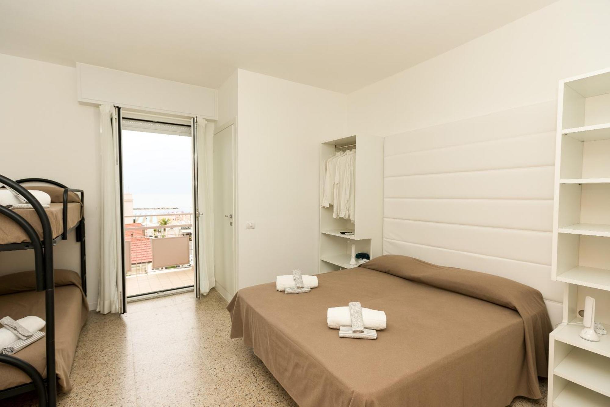 Hotel Ninfea Cattolica Kültér fotó