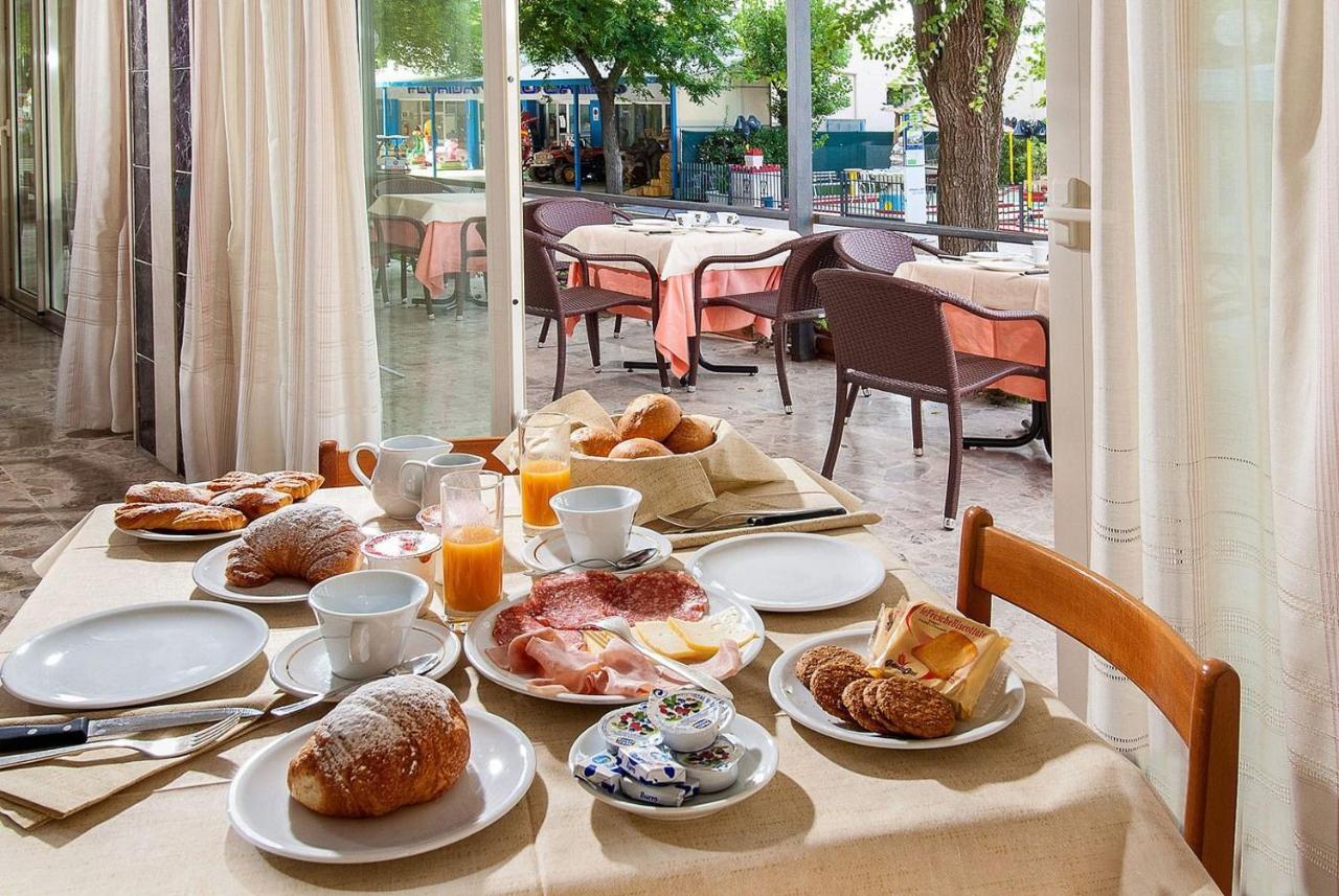Hotel Ninfea Cattolica Kültér fotó
